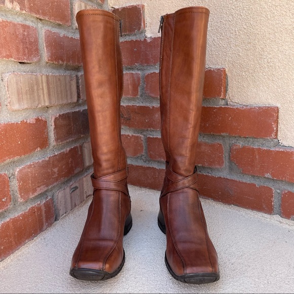 CLARKS •Tall Brown, Square Toe, Full Zip Leather Boots Sz 6 - Picture 3 of 11